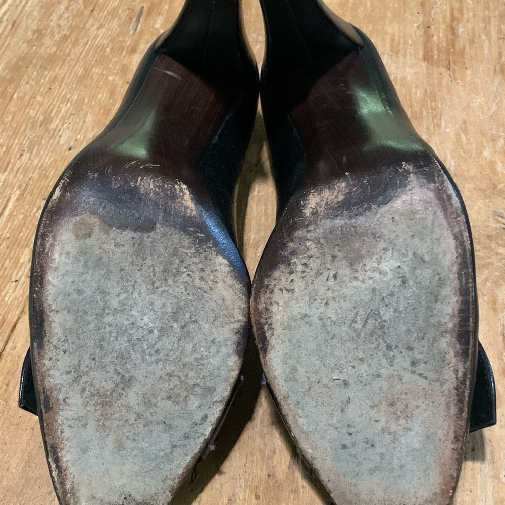 Classic Stuart Weizman Heels W/ Gem Accent (8.5) - image 4